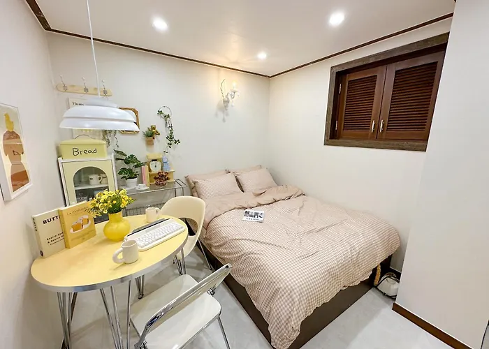 Hotel 8