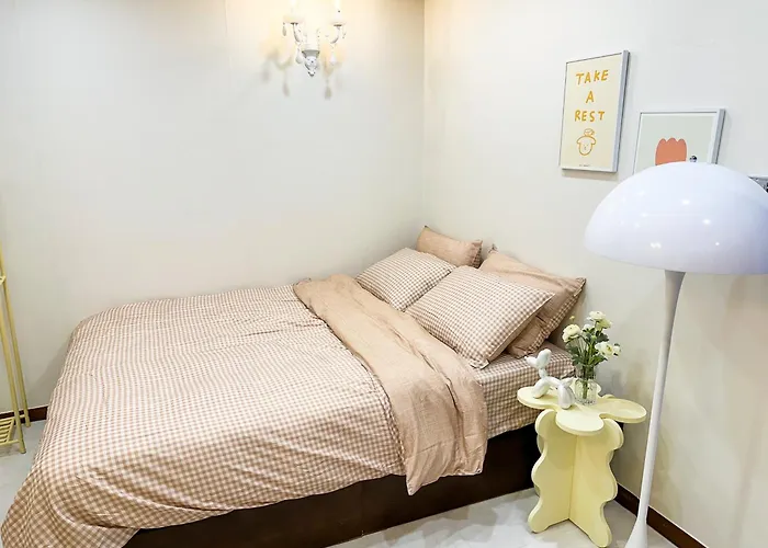 Hotel 8
